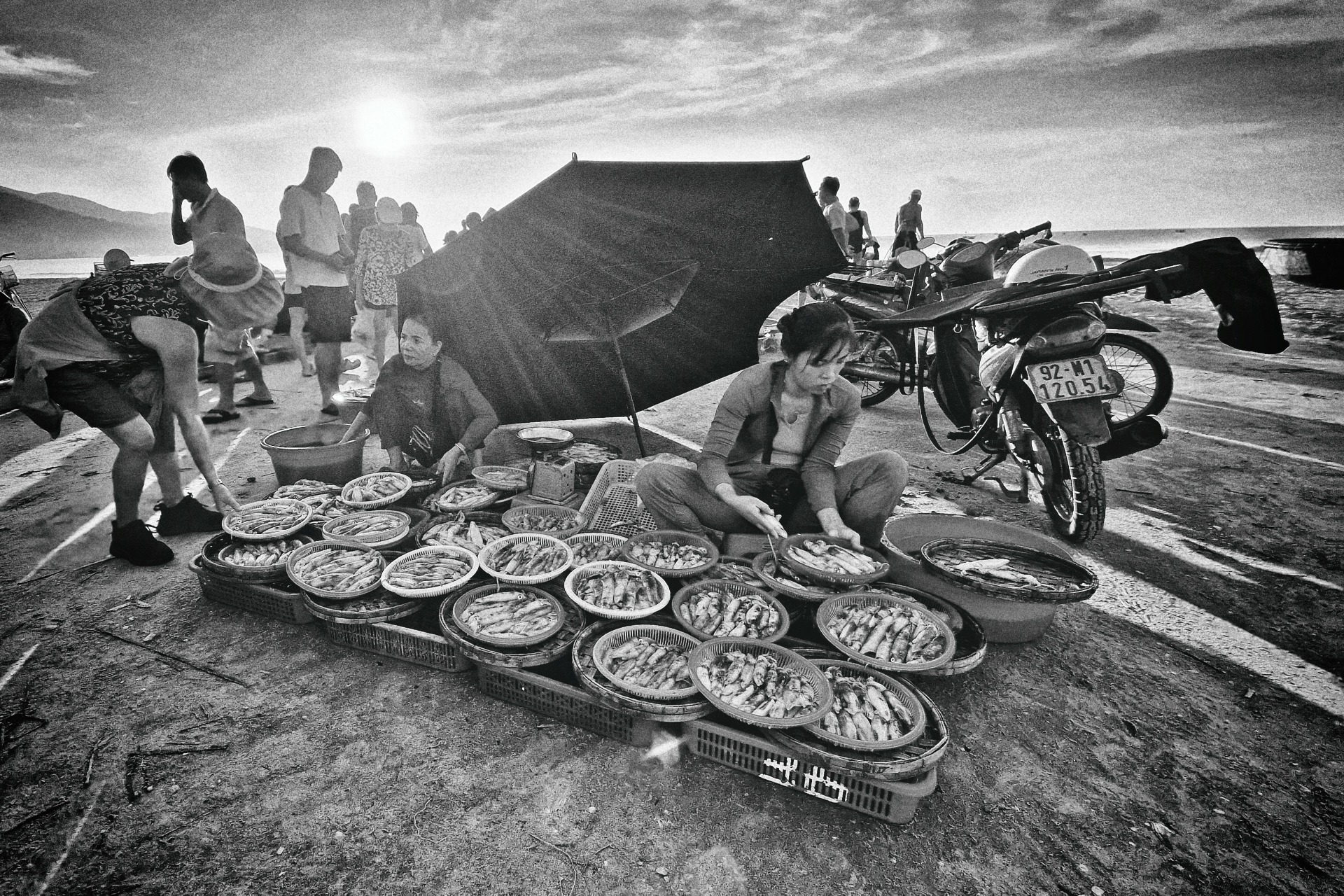 Prodej čerstvých olihní na pláži